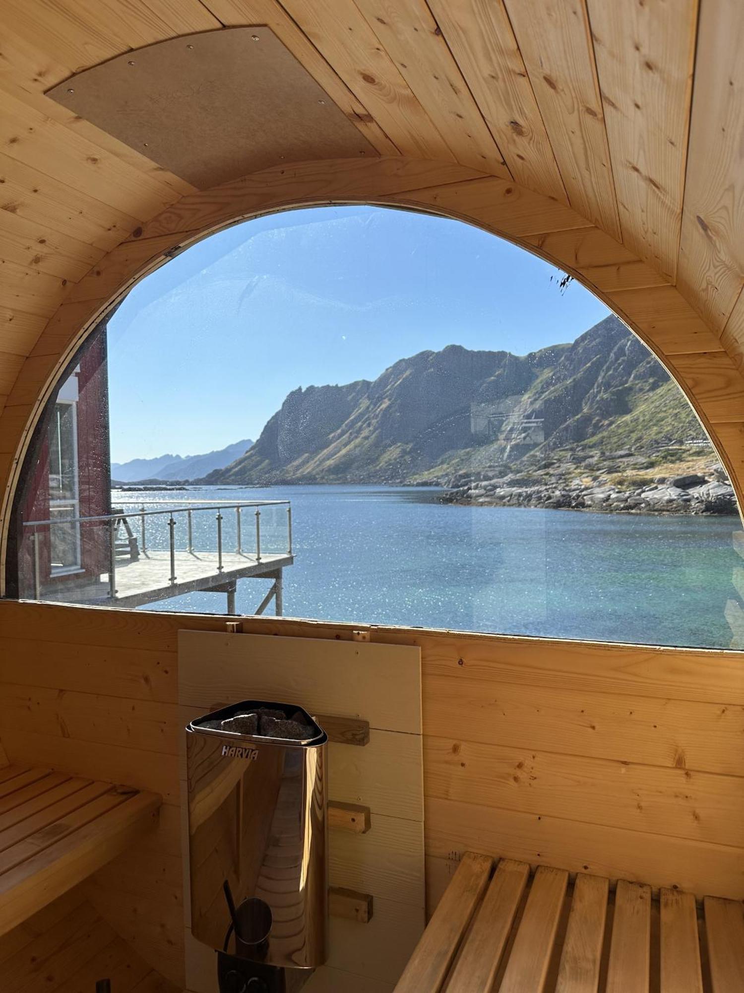 Lofoten Waterfront Luxury Lodge Баллстад Экстерьер фото