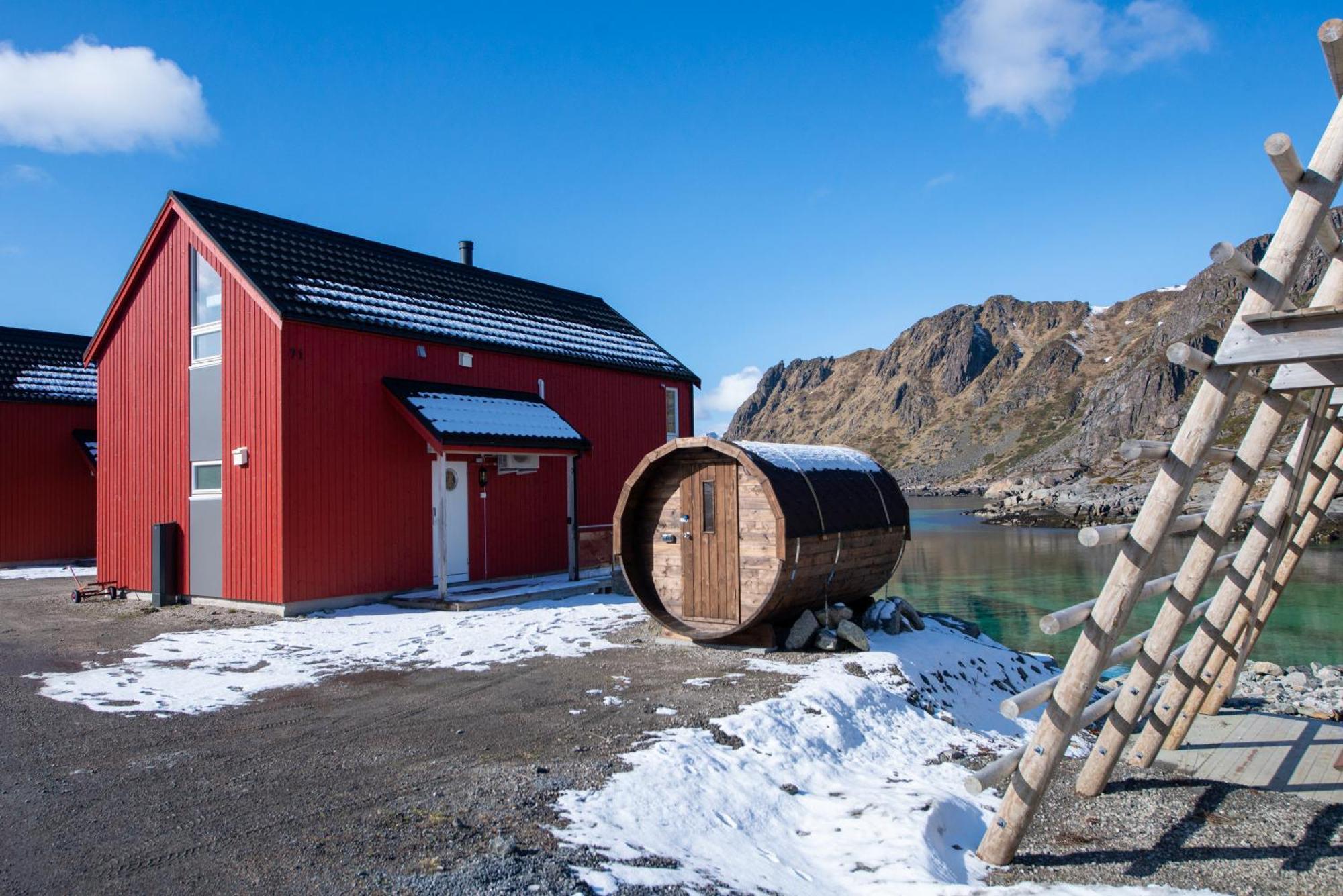 Lofoten Waterfront Luxury Lodge Баллстад Экстерьер фото