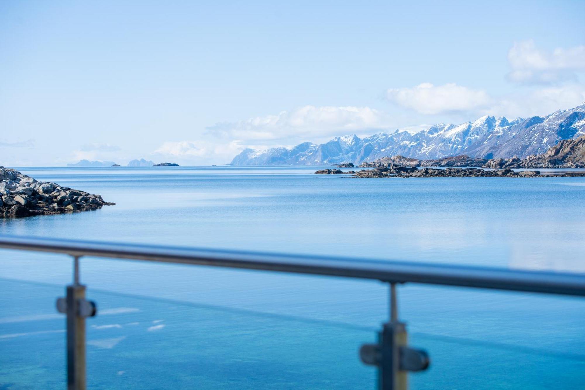Lofoten Waterfront Luxury Lodge Баллстад Экстерьер фото