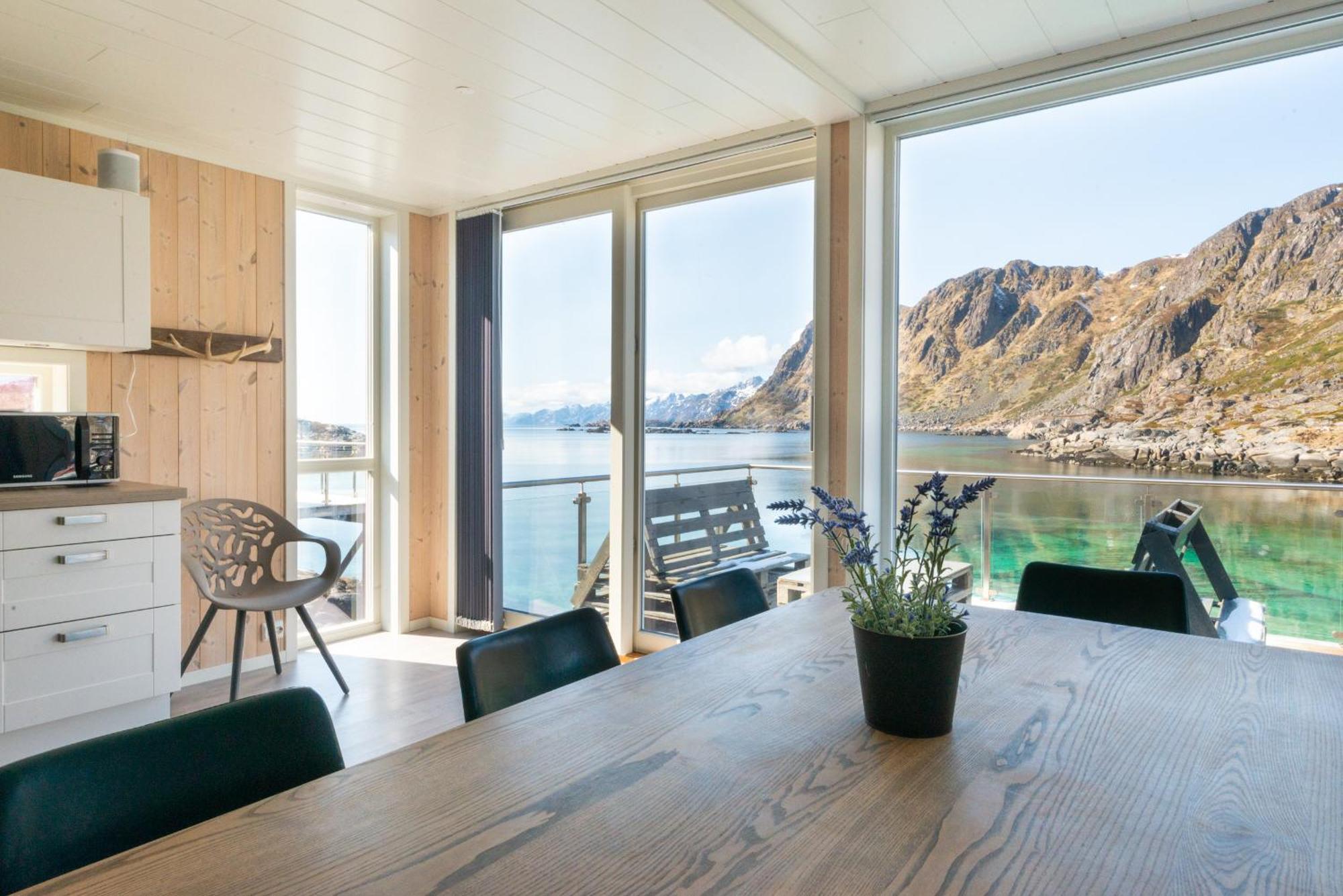 Lofoten Waterfront Luxury Lodge Баллстад Экстерьер фото